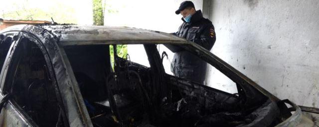 В Костроме женщина сожгла соседскую иномарку