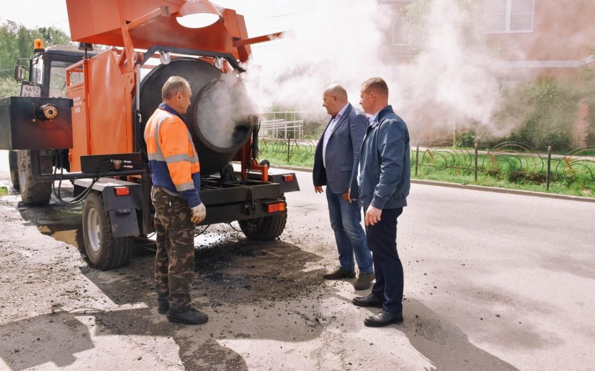 Депутаты Городского округа Пушкинский проверили ход работ по ремонту дорожного полотна в мкр Новое Пушкино