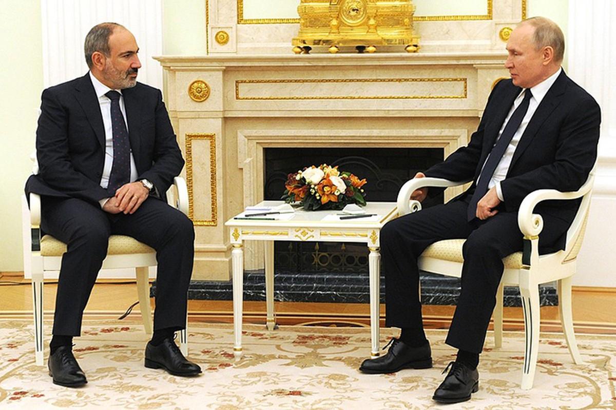 Путин на встрече с Пашиняном заявил, что отношения с Арменией развиваются хорошо