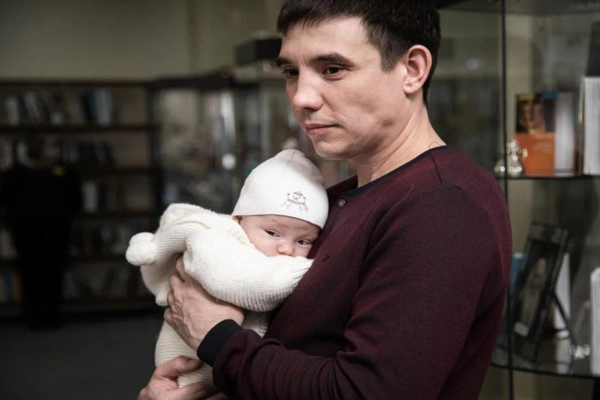 Свыше 4,5 тысячи свердловских отцов находятся в отпуске по уходу за ребенком до 1,5 лет