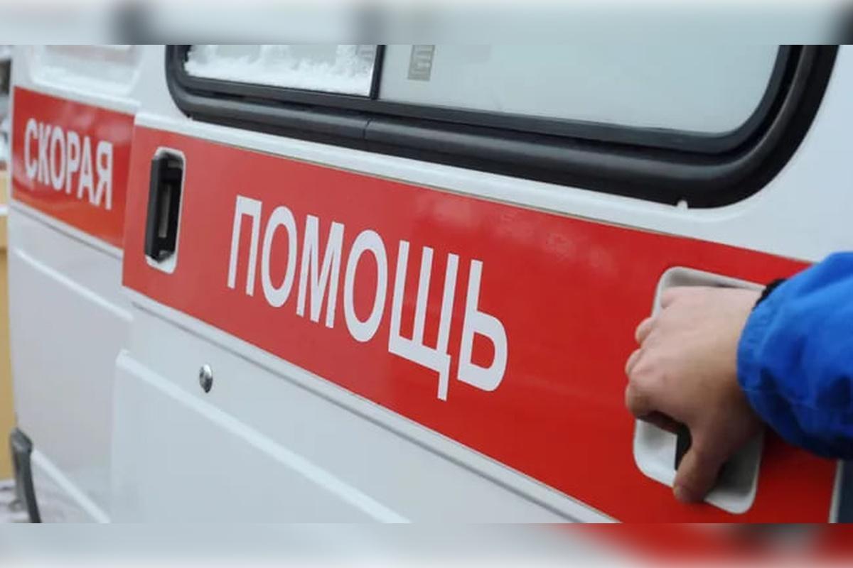 Житель Тюмени сорвался с балкона многоэтажного дома на глазах у соседей