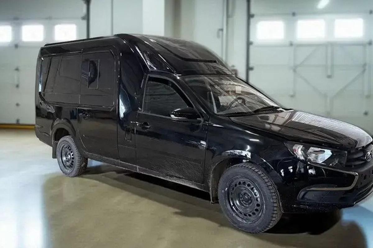 «Люкс на колёсах»: в России представили катафалк на базе Lada Granta за 2,8 млн рублей с кондиционером и бактерицидным облучателем