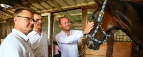 Иркутские депутаты помогли конному клубу «Бретта» приобрести лошадь