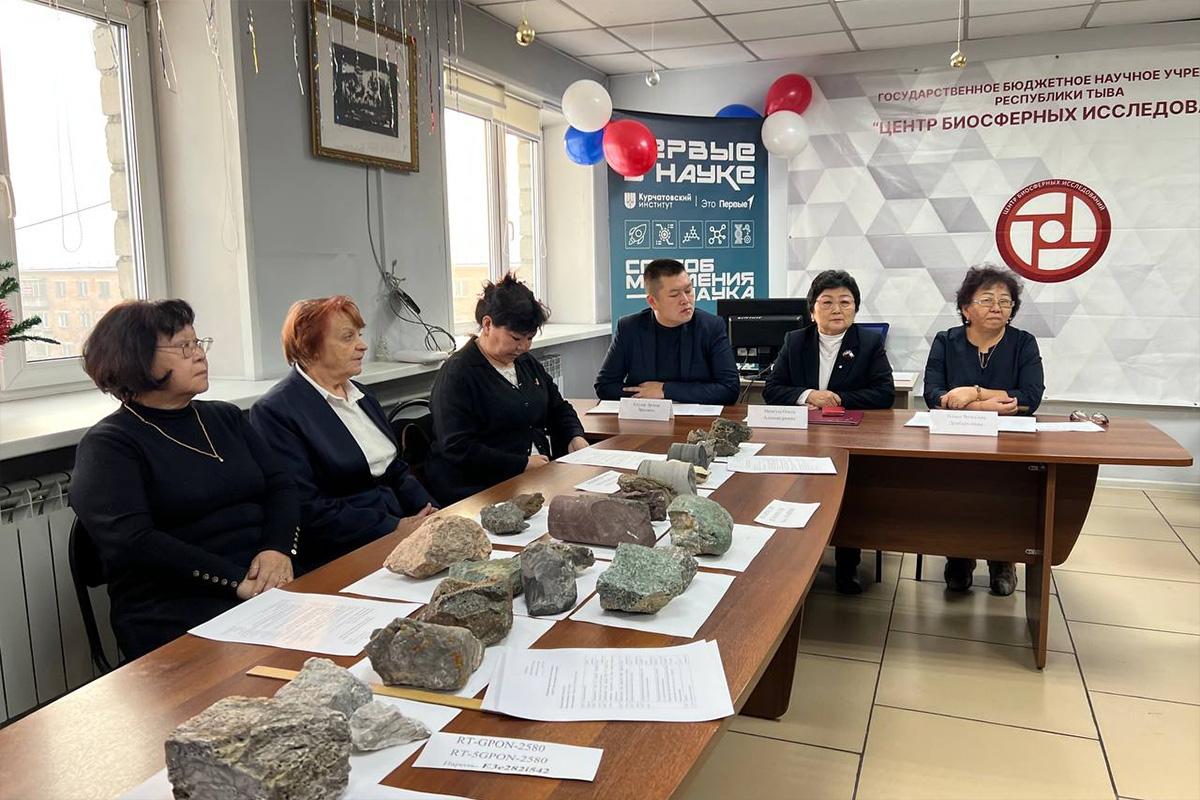 В Туве открылся первый региональный научный клуб школьников