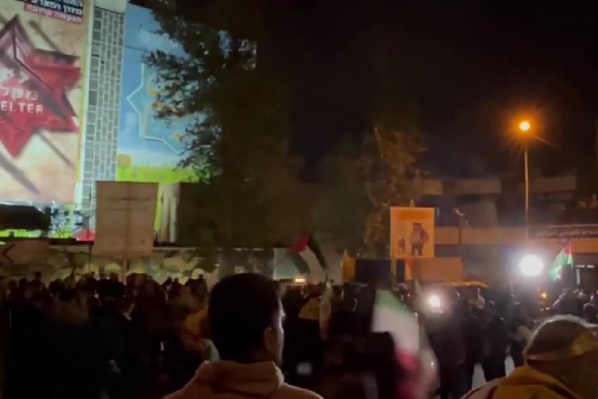 Иранцы вышли на митинги в поддержку ударов по Израилю