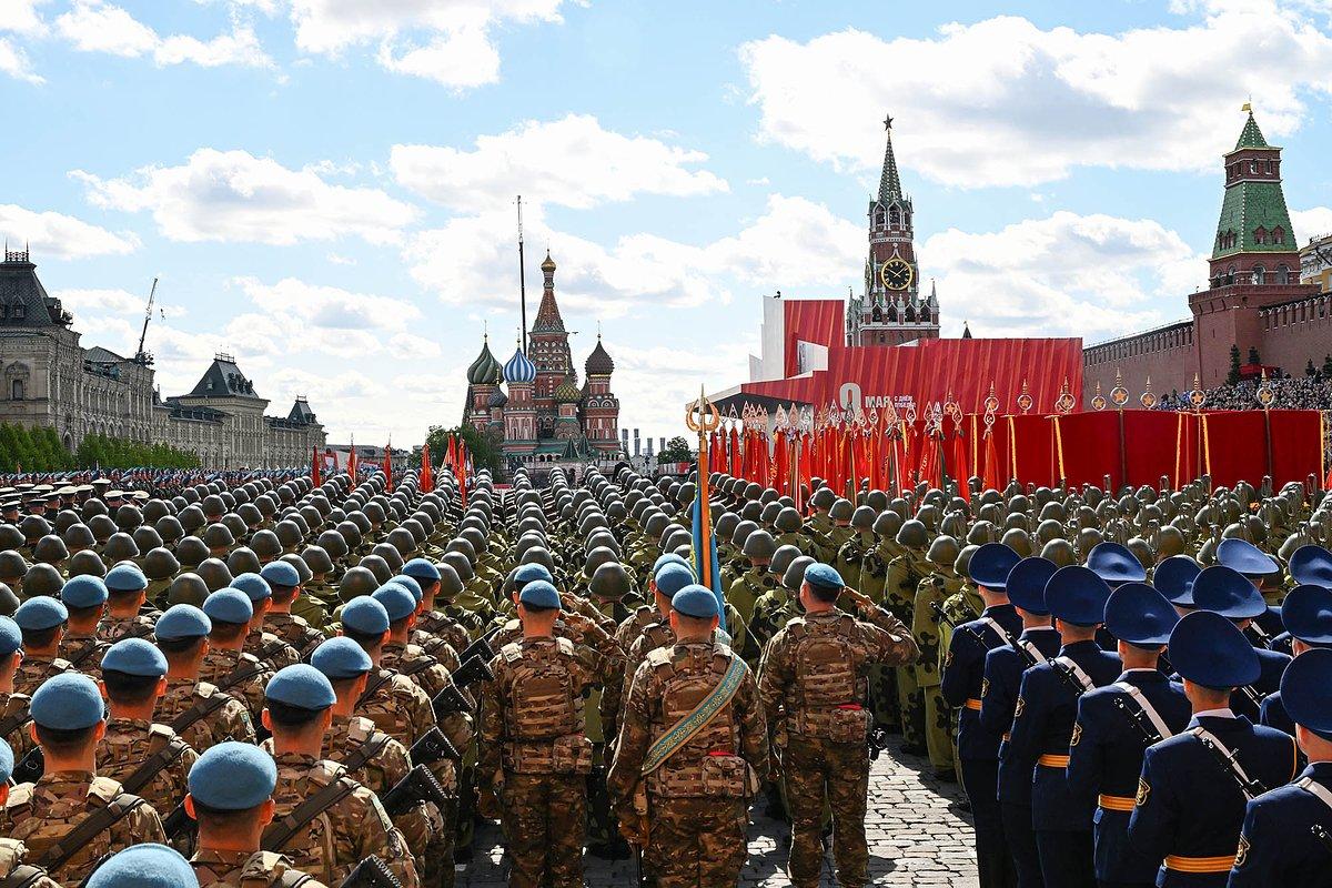 Tencent: МИД КНР не стал терпеть критику Украиной парада Победы в Москве