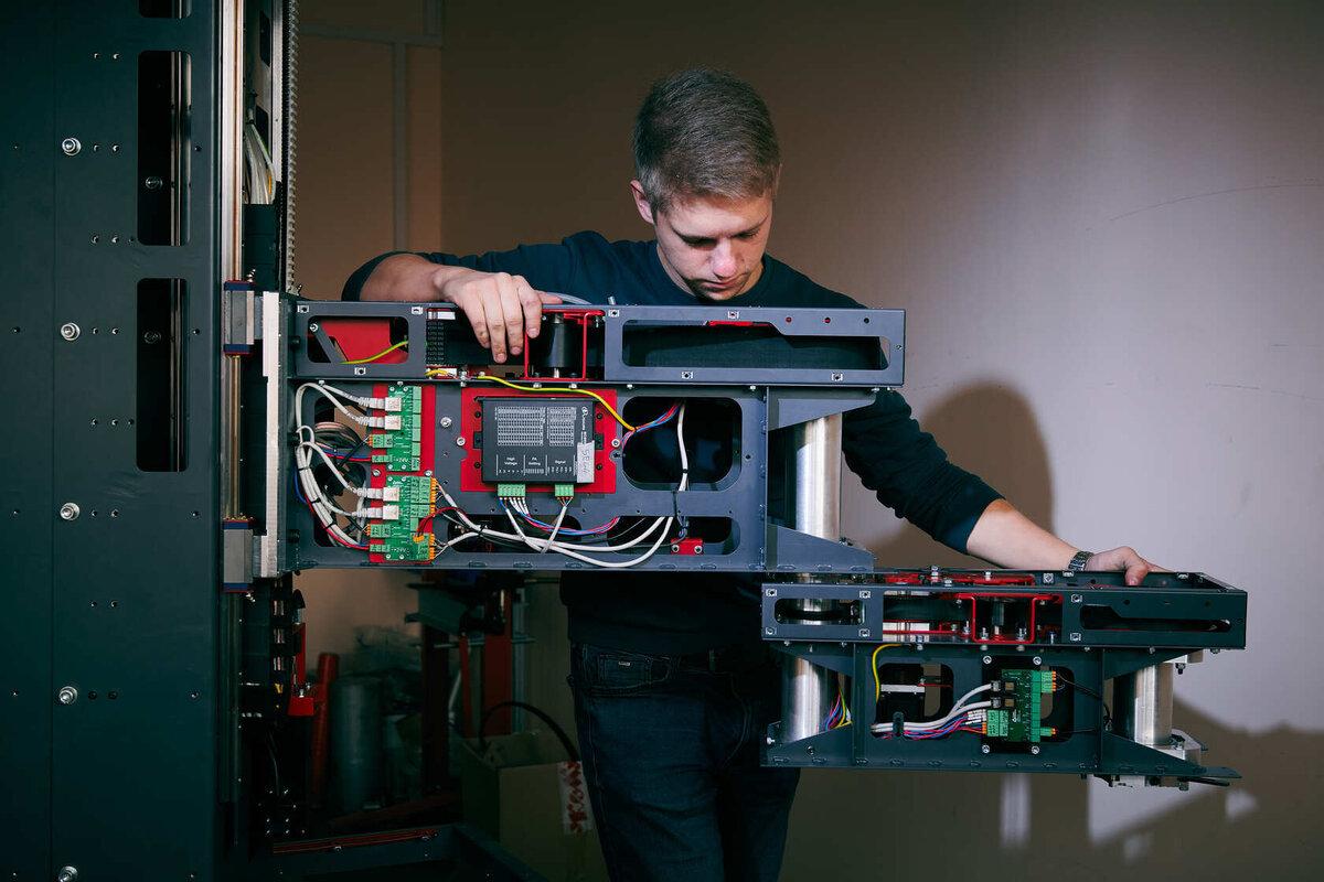 Участник IV Конгресса молодых ученых представил оборудование Мишустину