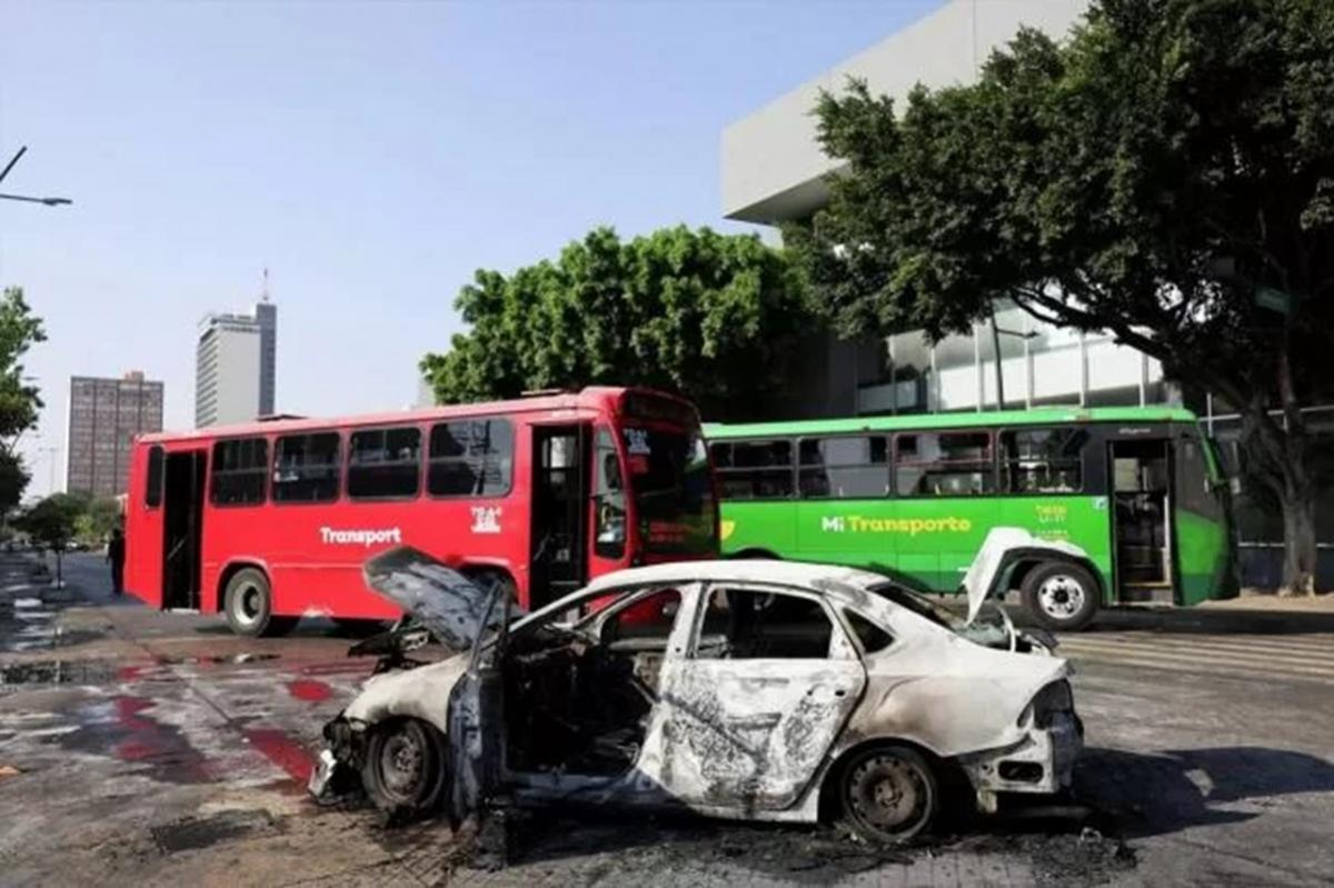 Мехико не дрогнул: пока в Халиско жгут машины, столица гуляет по воскресеньям как обычно