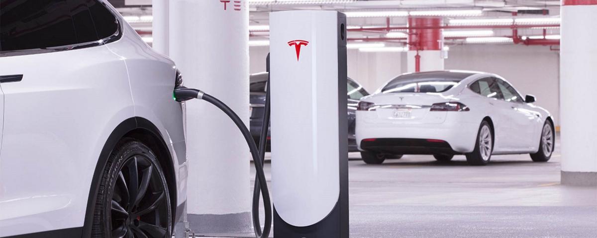 Tesla планирует сделать свой зарядник для электрокаров стандартным во всем мире