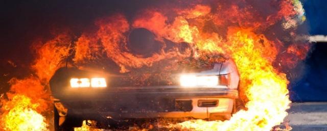 Полиция Екатеринбурга разыскивает поджигателей машин с нанесенным на стекло символом Z