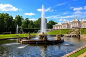 Фонтаны Петергофа забили после зимней спячки: что ждёт гостей в летнем сезоне-2026
