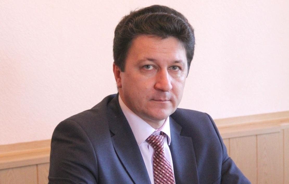 Главу Серебряных Прудов и трех его замов повязали за взятки на уборке улиц и ямочном ремонте