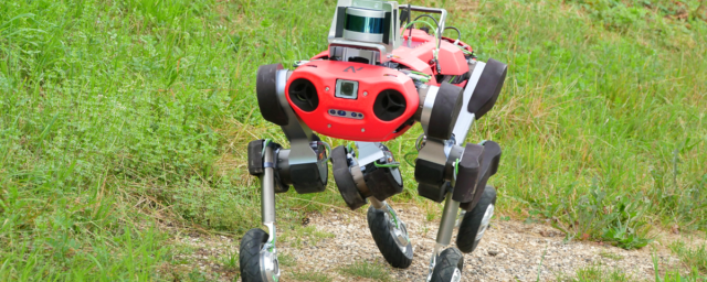 Созданный швейцарскими инженерами  четвероногий робот ANYmal встал на задние колеса