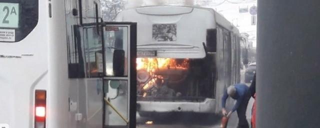 В центре Воронежа горел пассажирский автобус