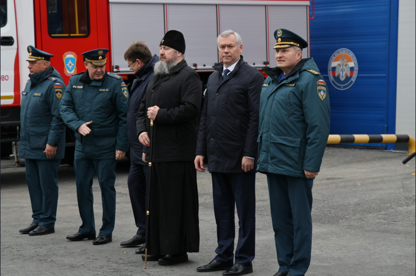 Глава МЧС России Александр Куренков и губернатор Андрей Травников открыли новую пожарно-спасательную часть в наукограде Кольцово