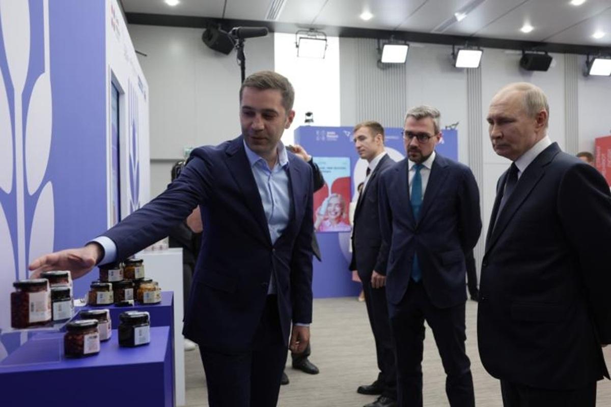 Президент узнал цену счастья в баночке от сибирского производителя