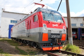 В локомотивное депо Кирова поступило четыре современных пассажирских электровоза ЭП1М