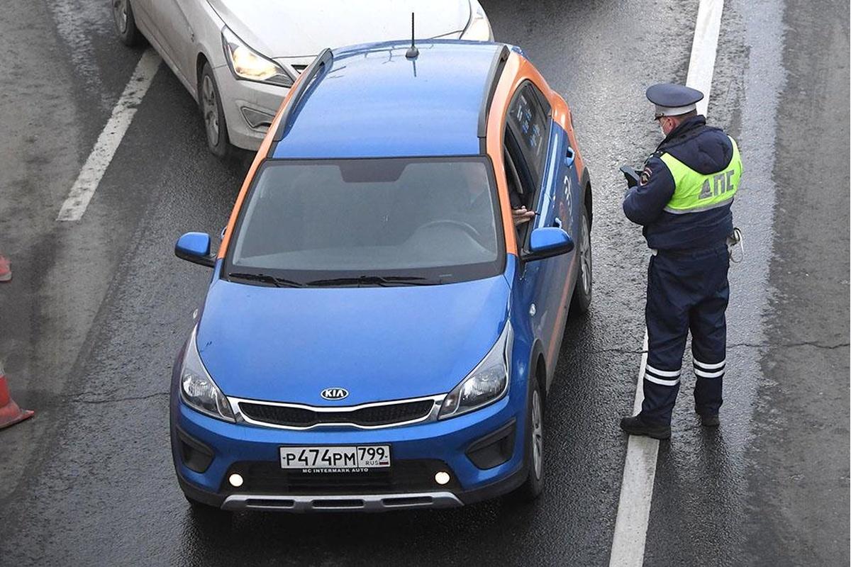 В Петербурге арестовали девушку за наркоторговлю, которая развозила марихуану на каршеринговом авто