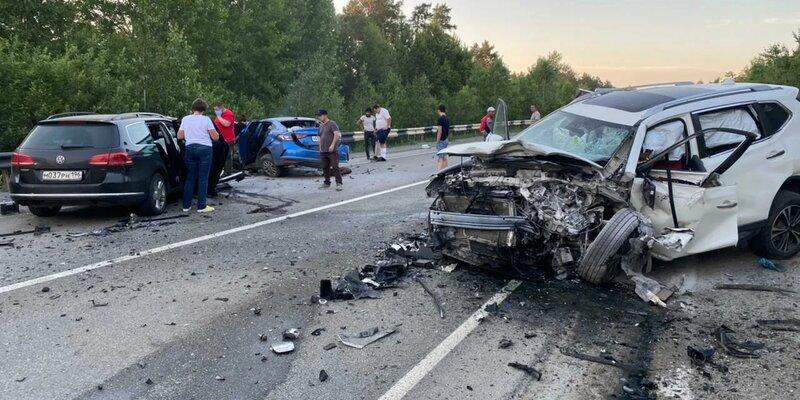 На Урале в ДТП с участием трех авто погиб один человек и еще трое пострадали