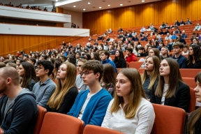 Рособрнадзор предостерег СПбГУ от издания неправомерных локальных нормативных актов