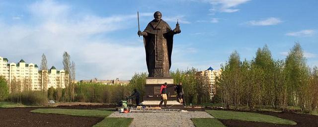 В Липецке установили памятник Николаю Чудотворцу
