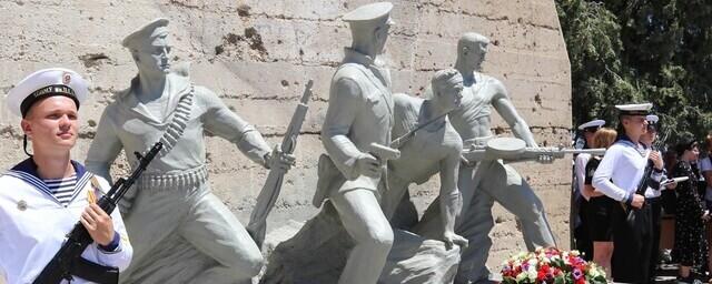 В Севастополе открыли памятник «Шагнувшим в бессмертие»