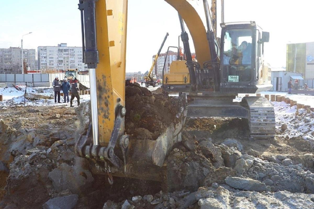 В Челябинске начали копать котлован для первого тоннеля метротрама