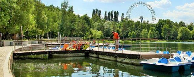 В пяти парках Москвы открылись лодочные станции