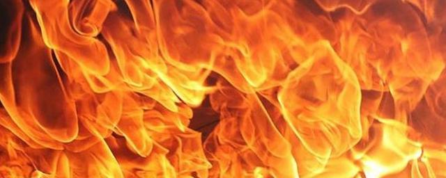 В доме по улице Бэра в Астрахани потушили крупный пожар