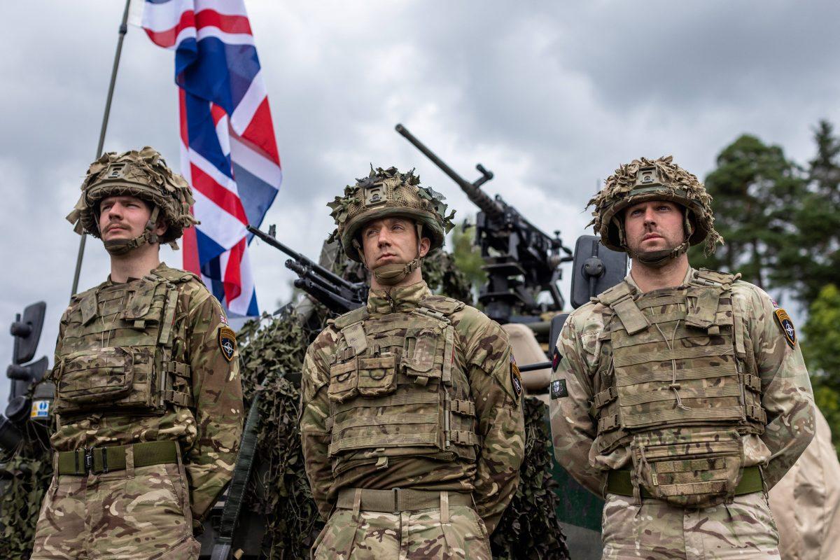 Численность армии Великобритании через 10 лет может сократиться до 52 тысяч военных