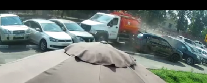 Под Ростовом водитель автомобиля дорожных служб потерял сознание и устроил массовое ДТП