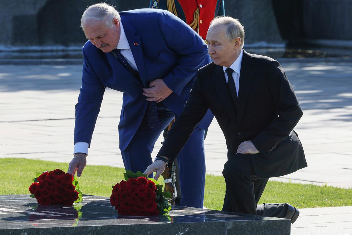 Путин ответил на слова Лукашенко о георгиевской ленте