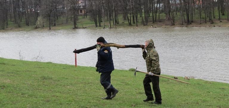 В Туле берега Воронки очистили от мусора и веток