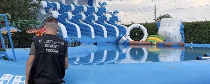 СК России: мальчик утонул в бассейне аквапарка в Астрахани