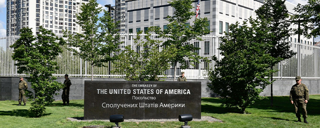 Госдеп США призвал своих граждан срочно покинуть Украину из-за угрозы ракетных ударов