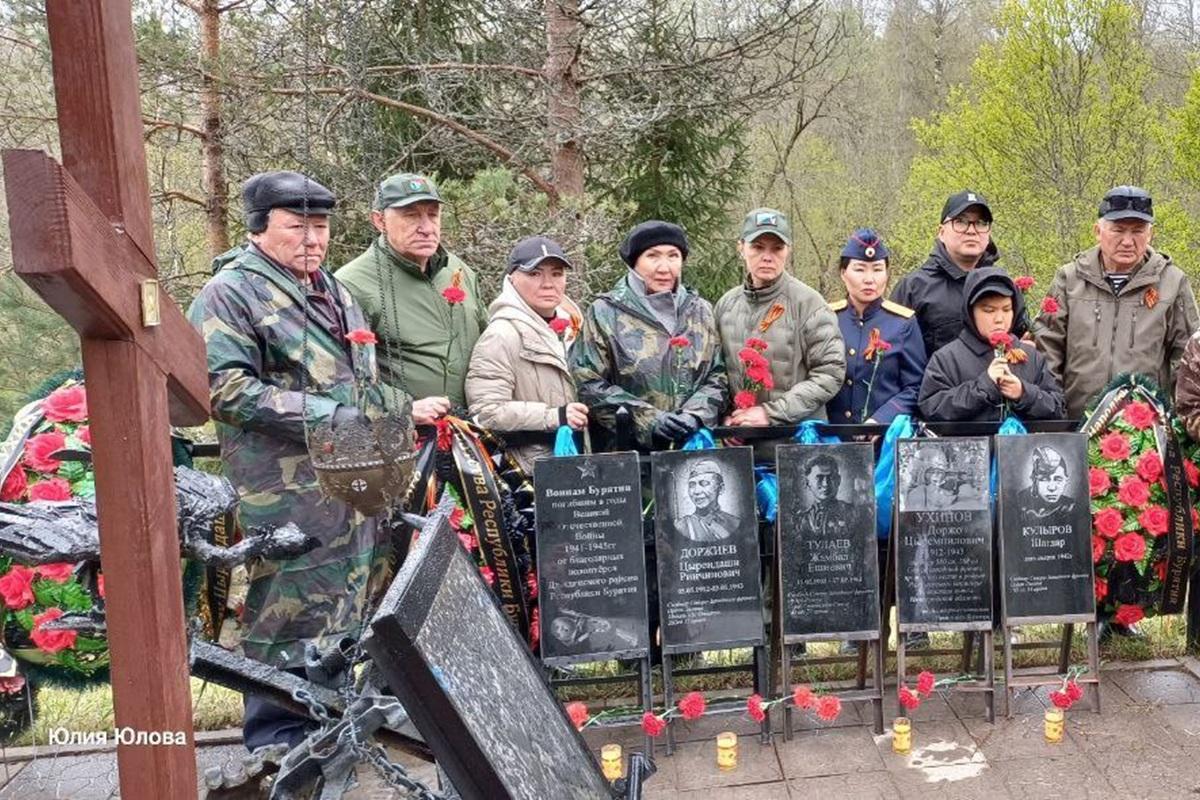 Мемориальные плиты в честь снайперов из Бурятии установили на Валдае