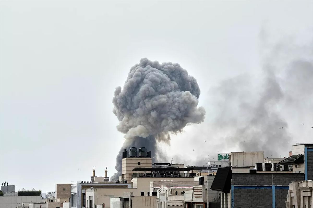 Киев остался без зенитных ракет и внимания Трампа, готовя кровавые провокации