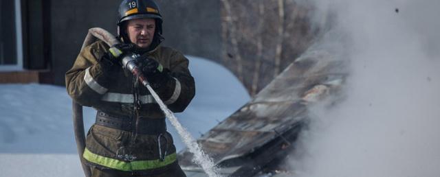В Бердске пожар частично уничтожил баню и сарай