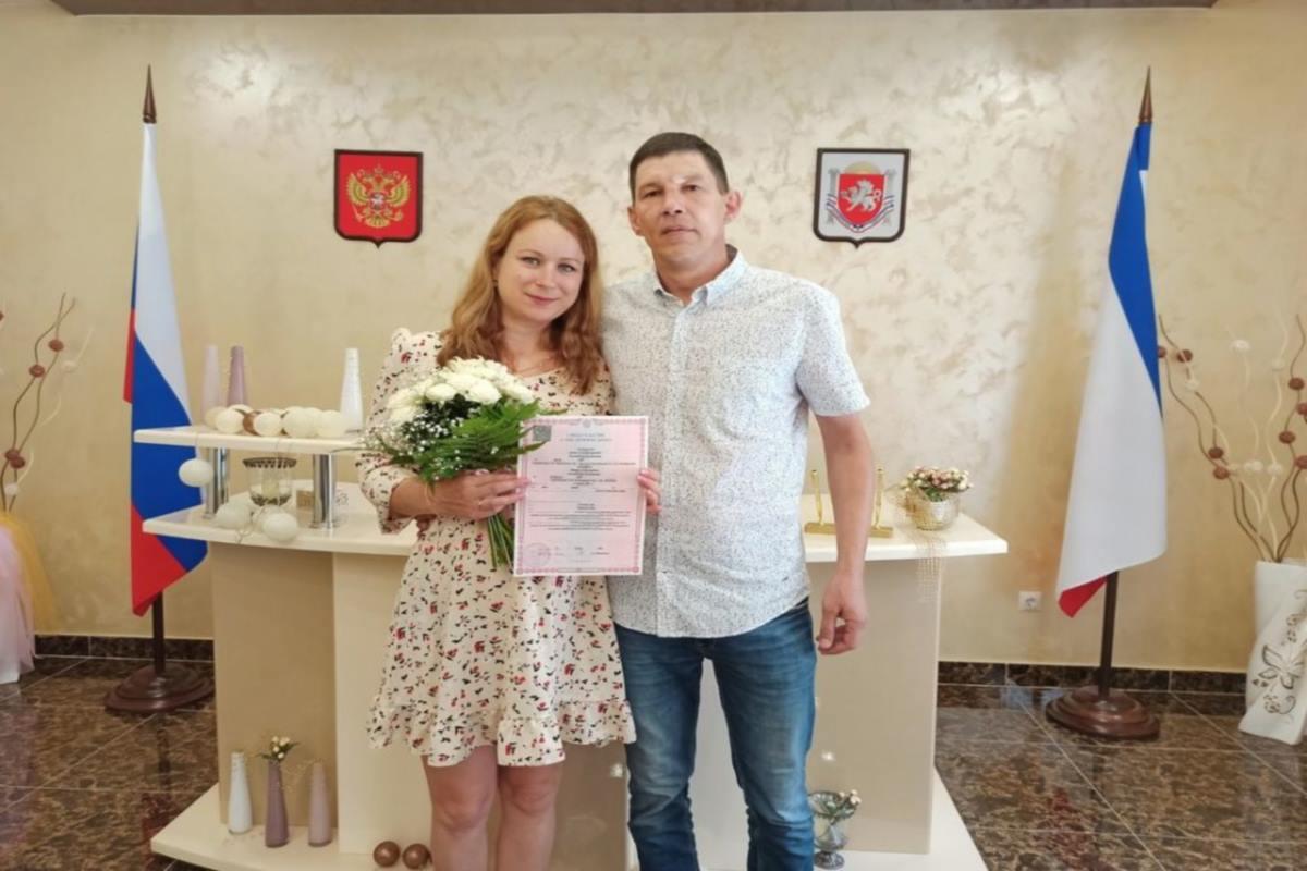 Около трети всех браков, заключаемых в Крыму, приходится на пары из других регионов