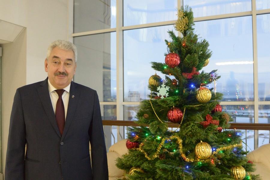 Леонид Черкесов поздравил жителей Чувашской Республики с Новым годом