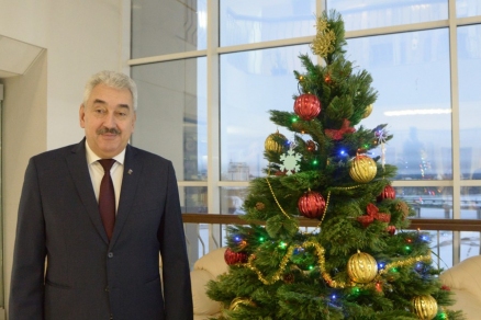 Леонид Черкесов поздравил жителей Чувашской Республики с Новым годом