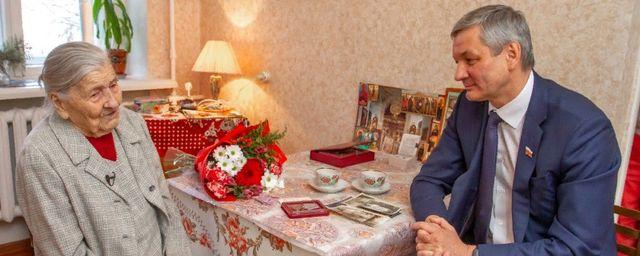 Луценко наградил 101-летнюю вологжанку медалью в честь Победы