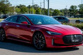 В декабре в России появятся китайские гибридные автомобили Rox