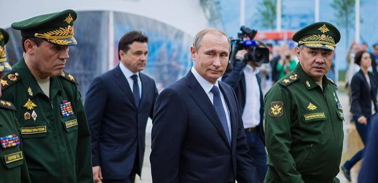 Наибольшим доверием у россиян пользуются президент Путин и армия