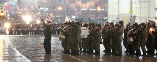 В Екатеринбурге из-за снега отменена репетиция парада Победы