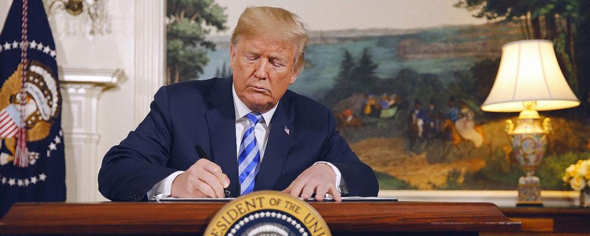 Трамп запретил инвестировать в компании КНР, связанные с китайскими военными