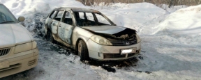 В Кировском районе семеро пожарных тушили иномарку