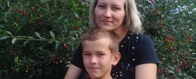 Под Красноярском 10-летний мальчик спас маму из тонущего автомобиля