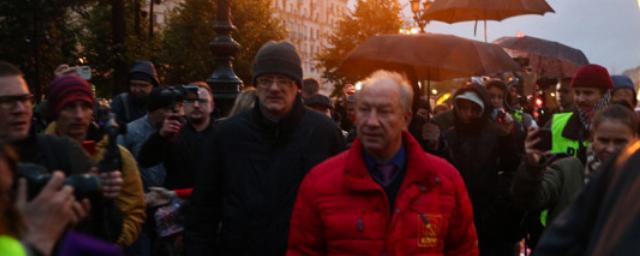 Несогласованная акция КПРФ на Пушкинской площади Москвы прошла без происшествий