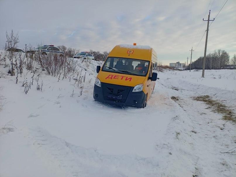 В Вольске водитель школьного автобуса умер во время доставки детей в школу